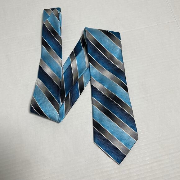 Van Heusen Blue Silver Striped Mens Silk Neck Tie Modern Business Formal Timeles - Picture 1 of 7